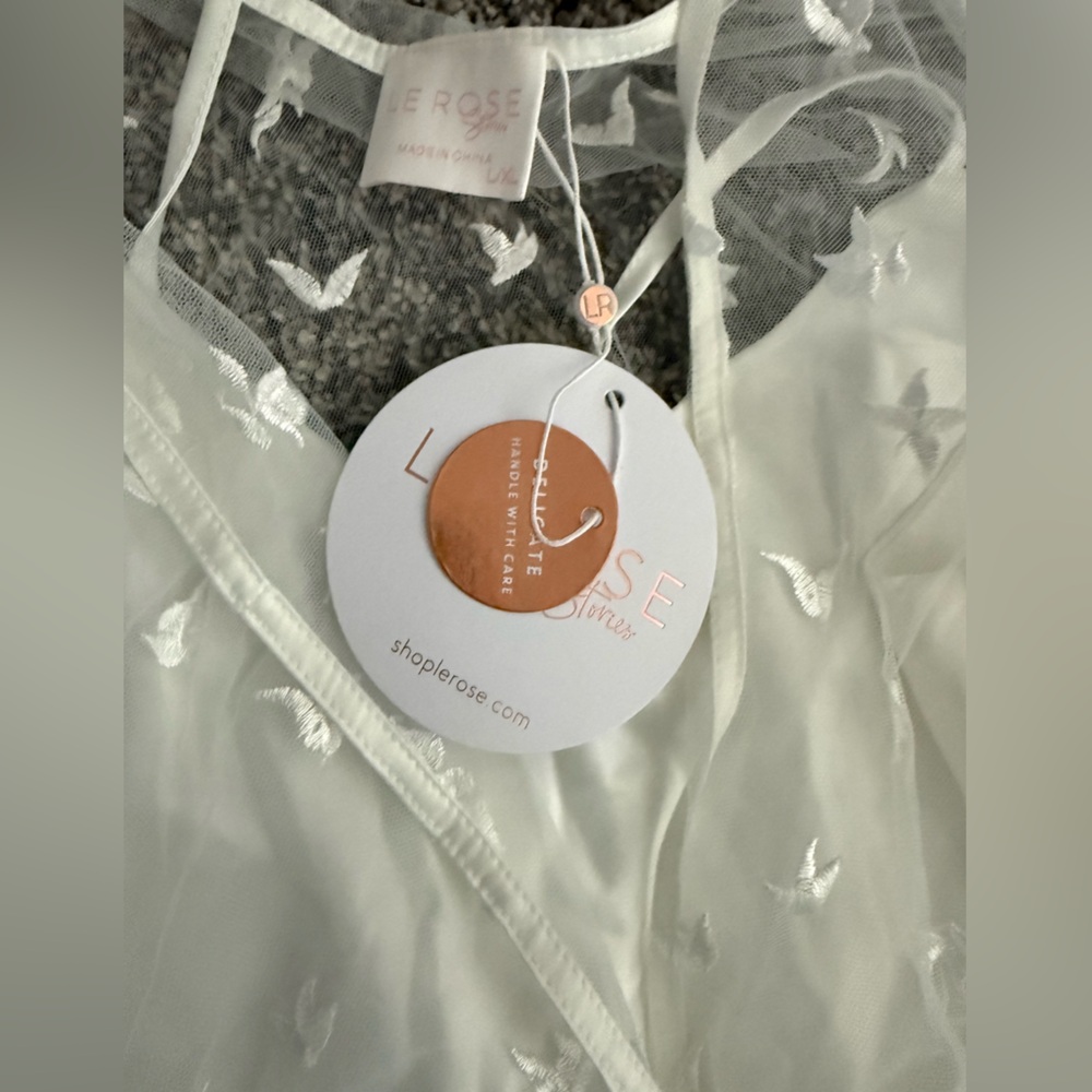 Le Rose Lace Robe - Picture 6 of 6